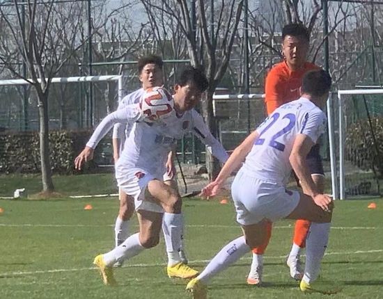 和漂亮邻居少妇做爰3