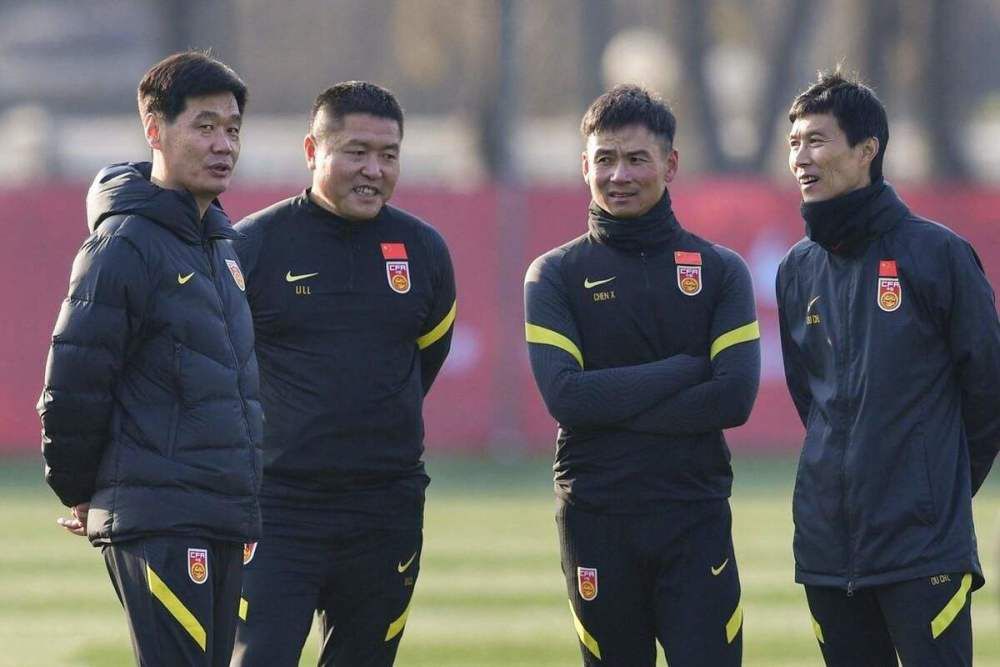 女生趴开裙子让男生c